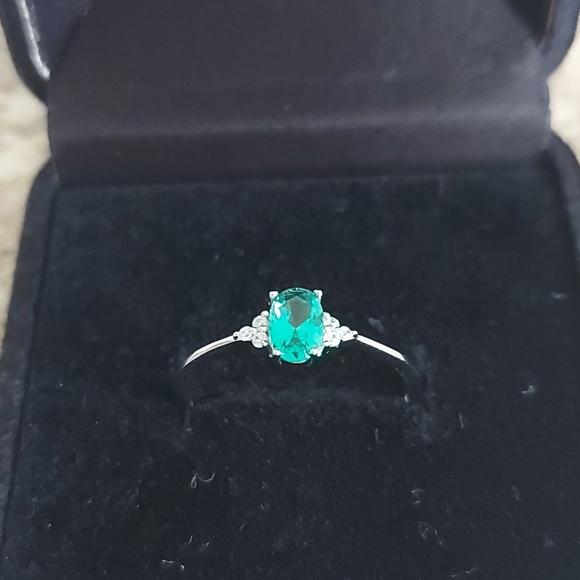 925 Sterling Silver Green CZ Ring - Picture 4 of 6